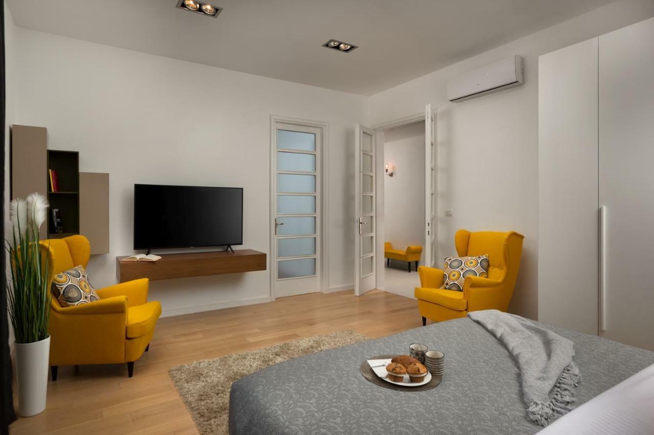 Carducci Apartment - Center Pula Luaran gambar