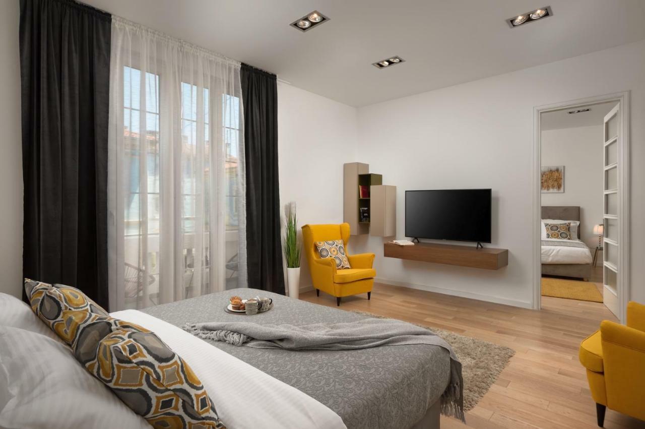 Carducci Apartment - Center Pula Luaran gambar