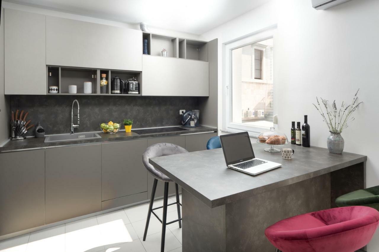 Carducci Apartment - Center Pula Luaran gambar