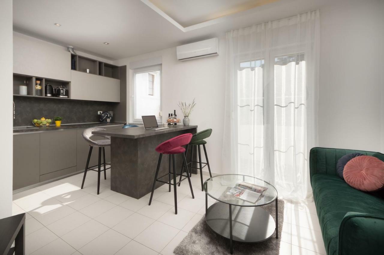 Carducci Apartment - Center Pula Luaran gambar
